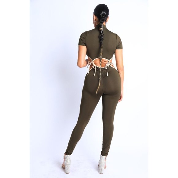Women's Short Sleeves Zipper Front Tie Detailed Jumpsuit medium - Picture 6 of 11